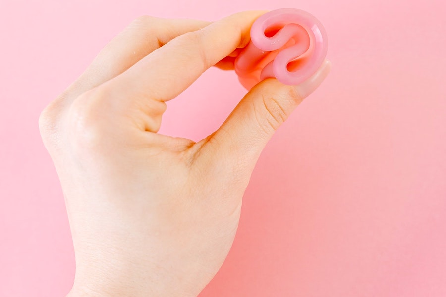 Review Penggunaan Menstrual Cup – Kelebihan dan Kekurangannya